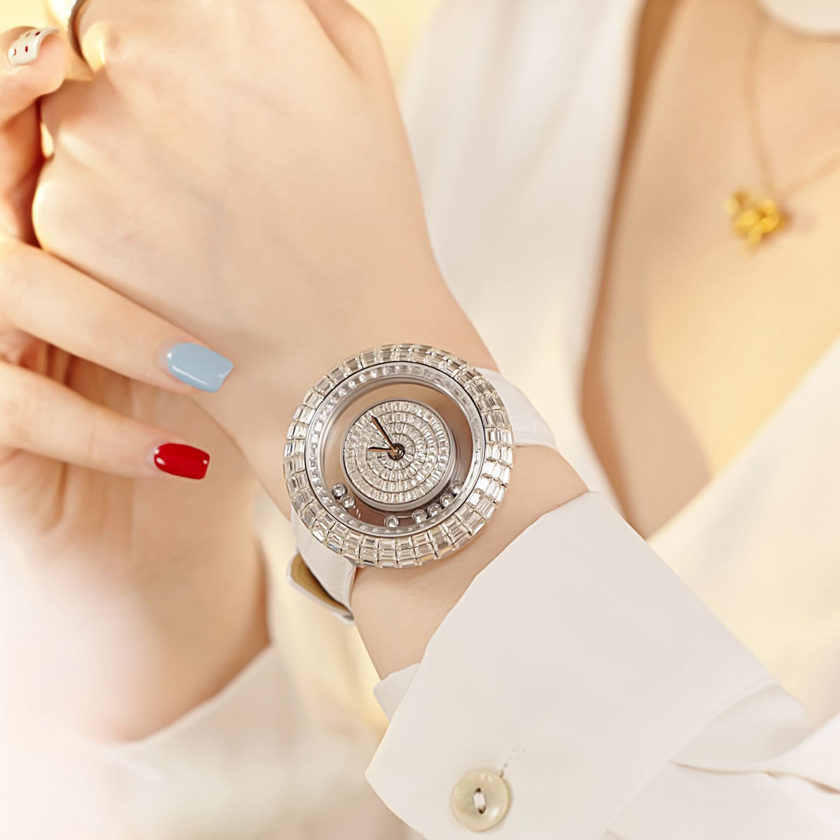 tsarbomba nucleus femme collection watches-nucleus femme 01-TB8215,Both the dial and bezel are fully set with crystal diamonds. When worn, this diamond watch sparkles just the right amount—never overly flashy.